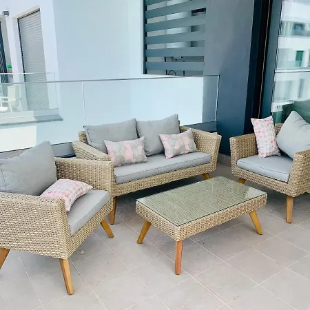 Sea View Luxury New Port Apartment *
