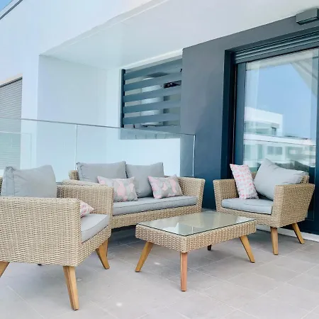 Sea View Luxury New Port Apartment