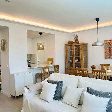 Sea View Luxury New Port Apartment *